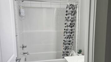 Appartement, 2 chambres | Salle de bain