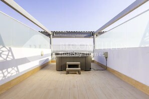 Apartment, Balcony | Outdoor spa tub - Bloomfields 2br Duplex in Oasis 1  (Abu Dhabi)
