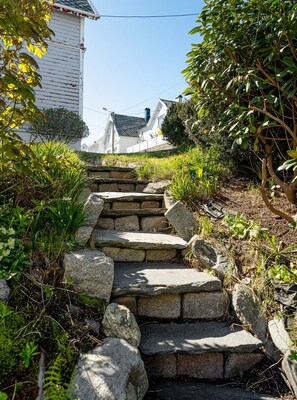 Property grounds - Charming and centrally located detached house by the marina. 3 bedroom, EV charg (Rogaland)