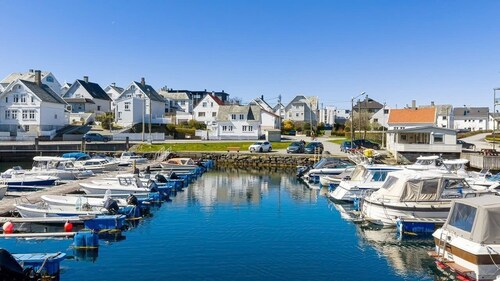 Charming and centrally located detached house by the marina. 3 bedroom, EV charg