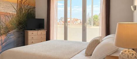 Iron/ironing board, free WiFi, bed sheets