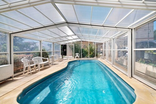 La Villa Vigneronne: Holiday Home with Private Pool, Wi-Fi & Air Conditioning