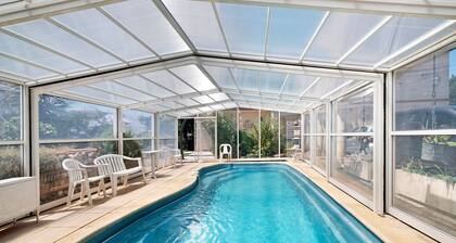 La Villa Vigneronne: Holiday Home with Private Pool, Wi-Fi & Air Conditioning