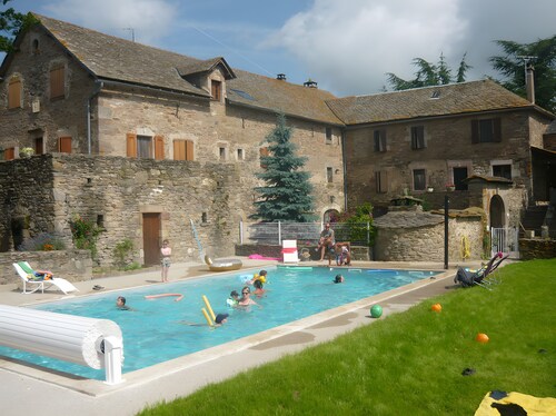 Chambre d’hôtes « La Paille » avec vue montagne, piscine partagée et Wi-Fi