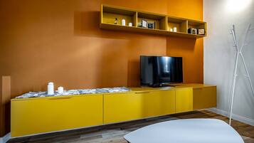 Apartment, 3 Bedrooms, 2 Bathrooms | Living room | 55-inch flat-screen TV with digital channels