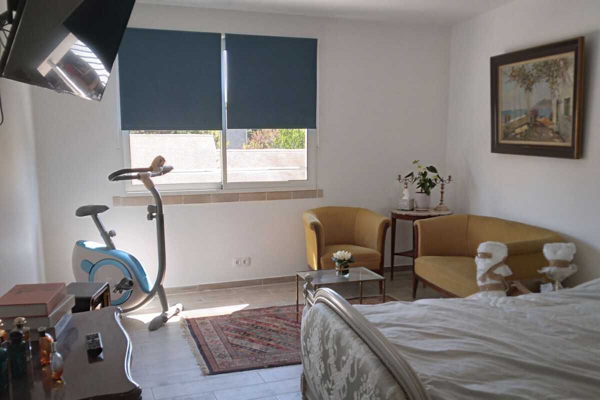 Wifi gratis, decoración personalizada y muebles diferentes 