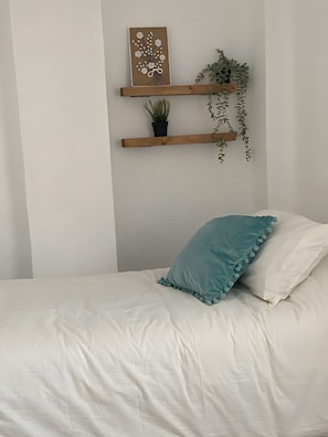 WiFi, bed sheets