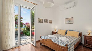 3 bedrooms, iron/ironing board, bed sheets