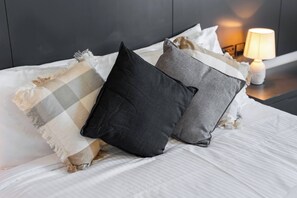 Room, 1 Bedroom, Accessible | 1 bedroom - Room-deluxe Queen Room - Sleeps 2 (Sydney)