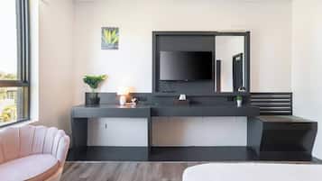 Room, 1 Bedroom, Accessible | Living room