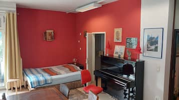 1 bedroom, WiFi, bed sheets
