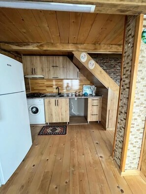 Chalet, vista al jardín | Cocina privada