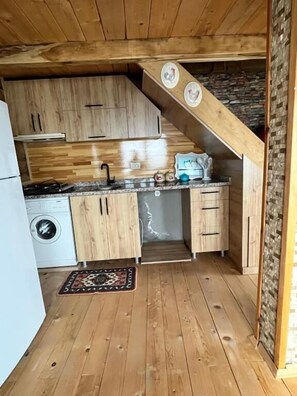 Chalet, vista al jardín | Cocina privada