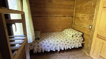 Chalet, Garden View | Desk, bed sheets