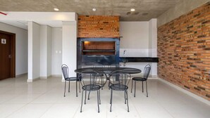 Ảnh chưa phân loại, 2 trong số 18 ảnh, nút