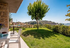 Outdoor dining - Stone 1 - Faqra - 2 bedroom apartment cliffside with large grass patio (Kfardibiane)