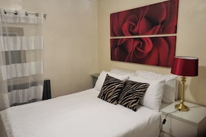 1 bedroom, iron/ironing board, bed sheets - Edgware 1-bed Apt, Sleeps 2 With Parking (Edgware)