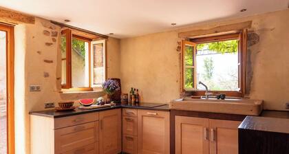 Maison Pourpre | Sleeps 10 | Burgundy | Close to the village