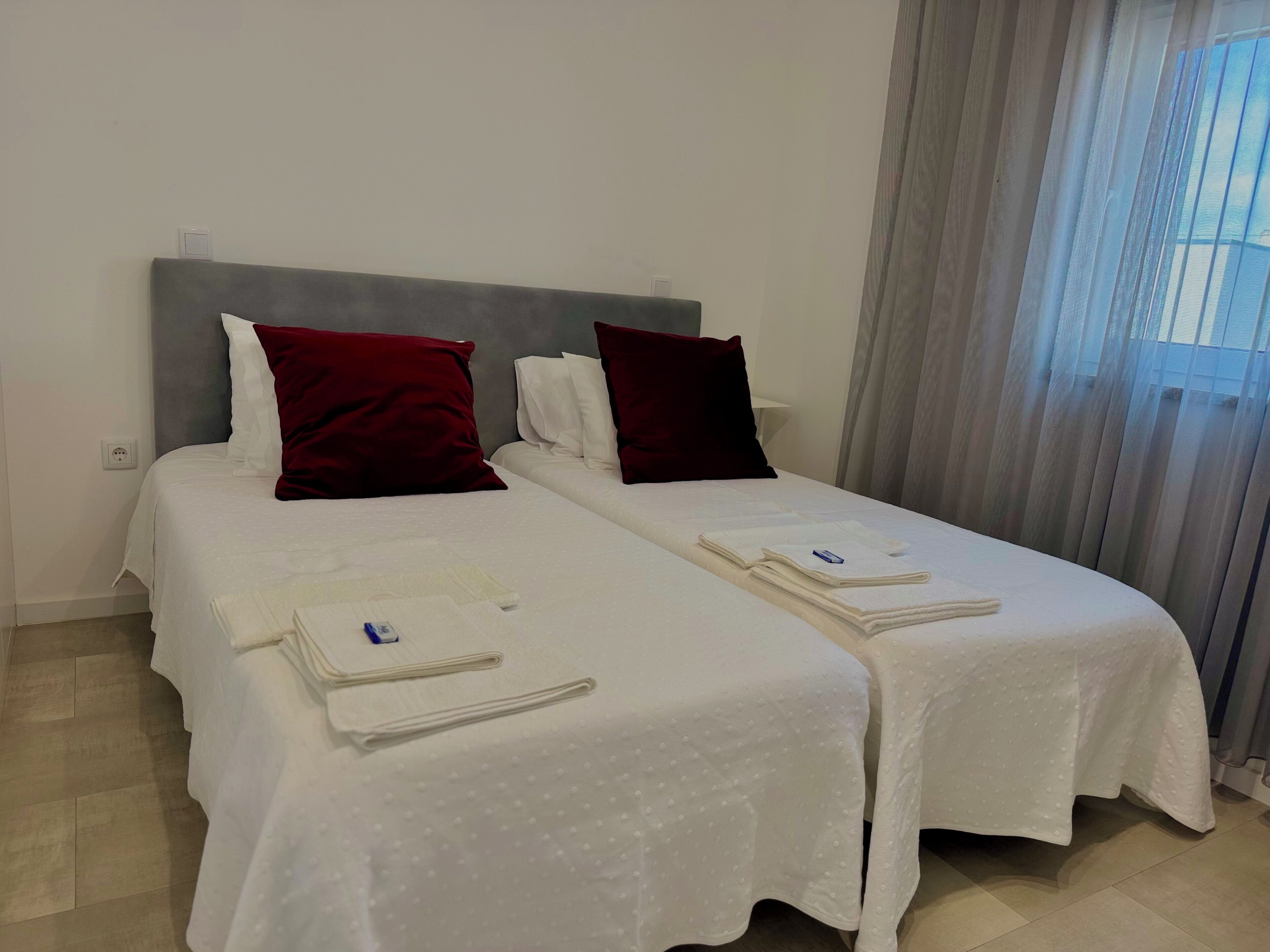 2 dormitorios, tabla de planchar con plancha, Internet y ropa de cama
