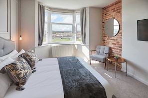 Iron/ironing board, WiFi, bed sheets - Umpires Watch - Cricket View - Sleeps 2 (Scarborough)