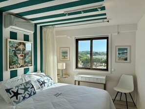 2 bedrooms, iron/ironing board, internet, bed sheets - A 3-minute walk from the marina / Penthouse with a terrace, BBQ, ocean view, and pool (Quarteira)