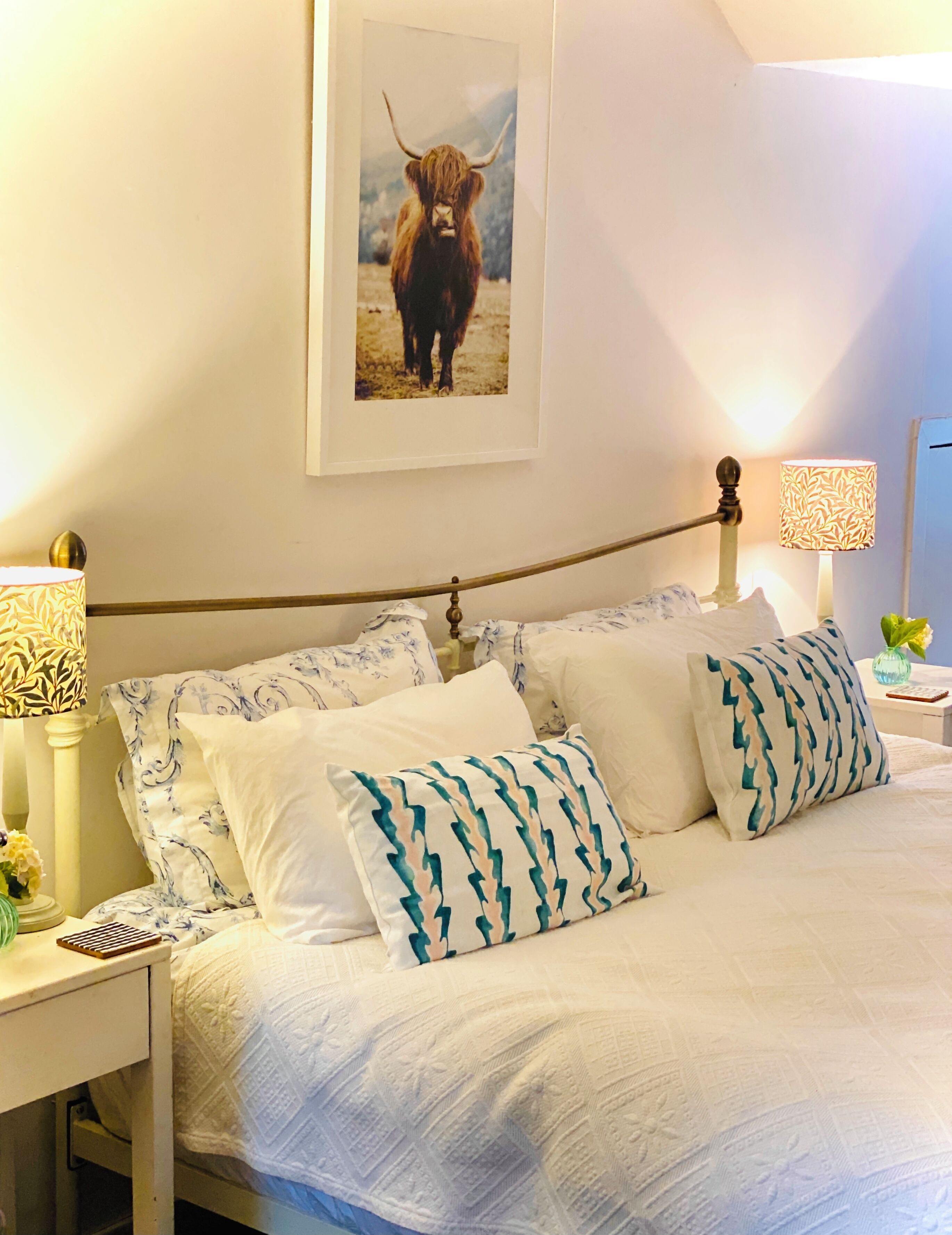 5 bedrooms, iron/ironing board, internet, bed sheets