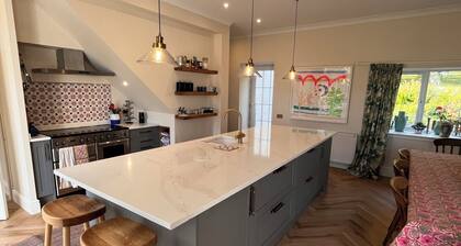 Comfortable Family Farmhouse with sea views