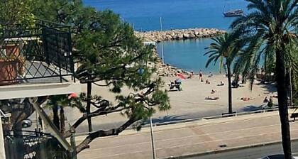 Luxury Apartment for 4 People - Beachfront - Beach