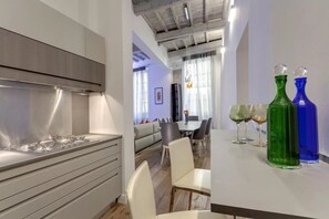 Dining - Florence abode with Private Courtyard Near Duomo & Piazza Santa Maria Novella (Firenze)