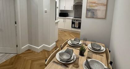 Large Modern House in Billingham - FREE Parking