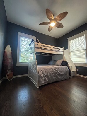 2 Schlafzimmer, Bügeleisen/Bügelbrett, Internetzugang, Bettwäsche