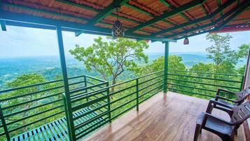 Suíte estúdio luxo, sacada, vista para o jardim | Terraço/pátio