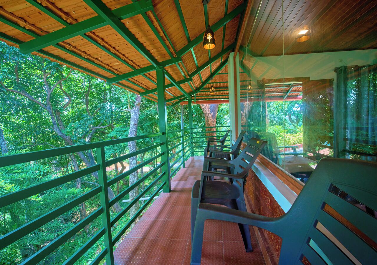 Deluxe Studio Suite, Balcony, Garden View | Property grounds