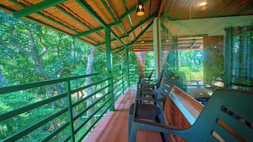 Deluxe Studio Suite, Balcony, Garden View | Property grounds
