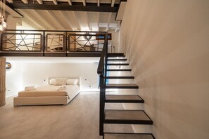 Interior - In the heart of Olbia, the gateway to the famous Costa Smeralda, behind the facade of a historic building dating back to 1905, lies a place, renovated and designed by the renowned architect Lesuisse.This luxurious loft, with direct access from the street (Olbia)