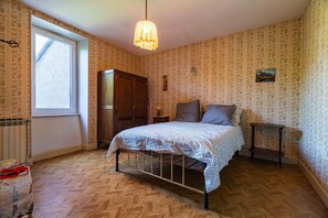 6 Schlafzimmer, Bügeleisen/Bügelbrett, Bettwäsche
