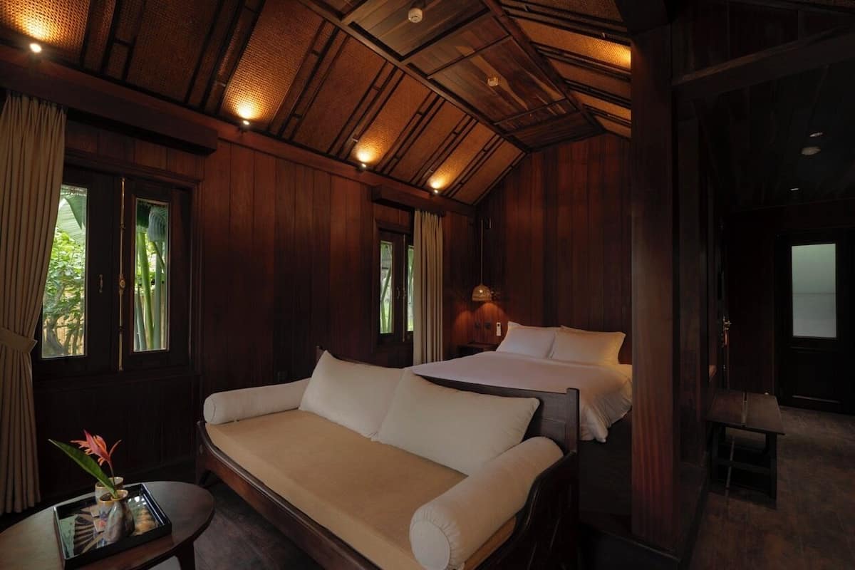 Premium Bungalow | Minibar, in-room safe, desk, laptop workspace