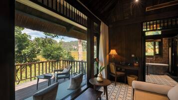Junior Bungalow, Mountain View | Living area