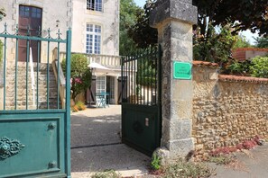 Exterior - Vrbo Property (Marçay)