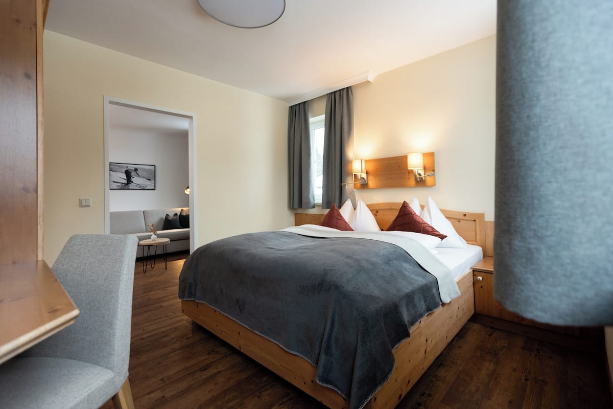 Family Room, Balcony, Mountain View | In-room safe, blackout drapes, WiFi (free)