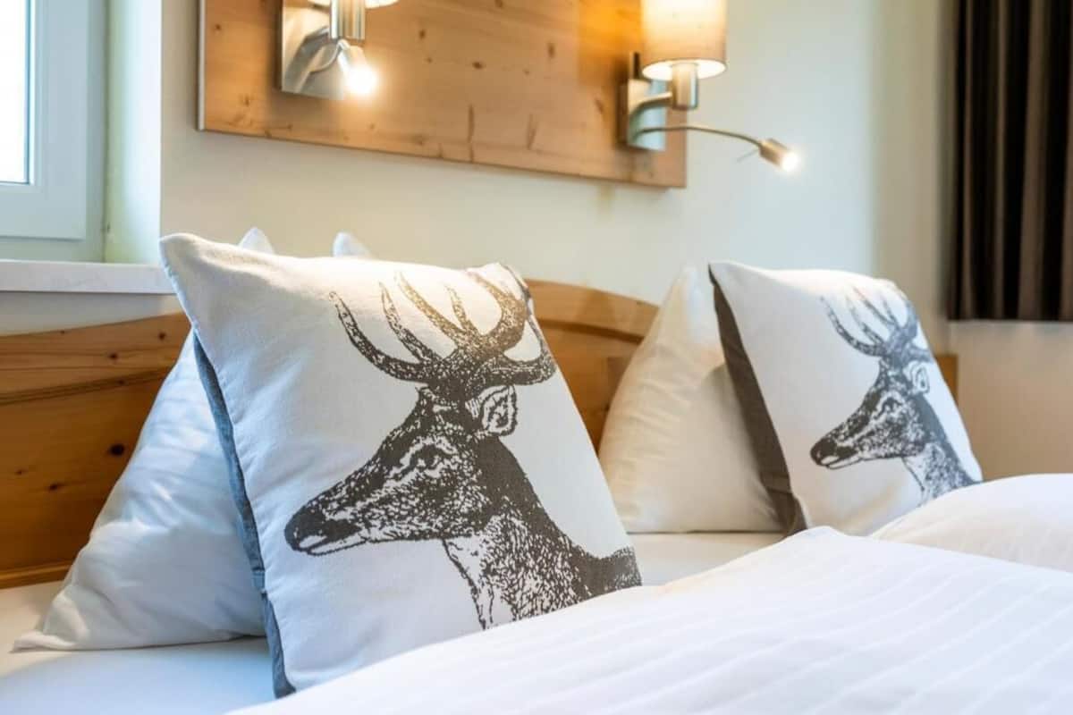 Double Room, Balcony, Garden View | In-room safe, blackout drapes, WiFi (free)