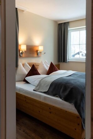 In-room safe, blackout curtains, free WiFi, wheelchair access - Hotel Jagdhof (Filzmoos)