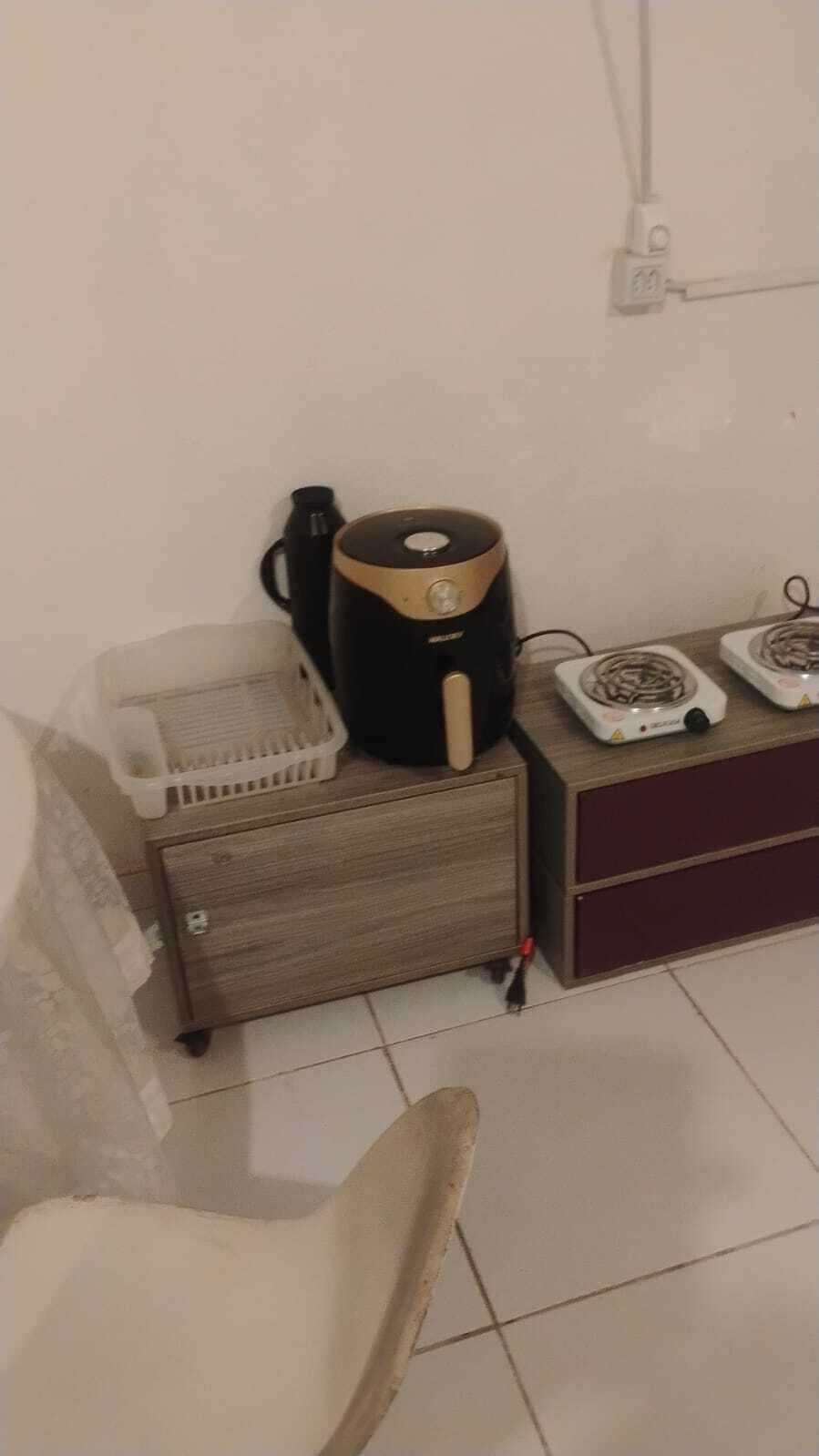 Basic Double Room | Private kitchen | Fridge, toaster, cookware/dishes/utensils