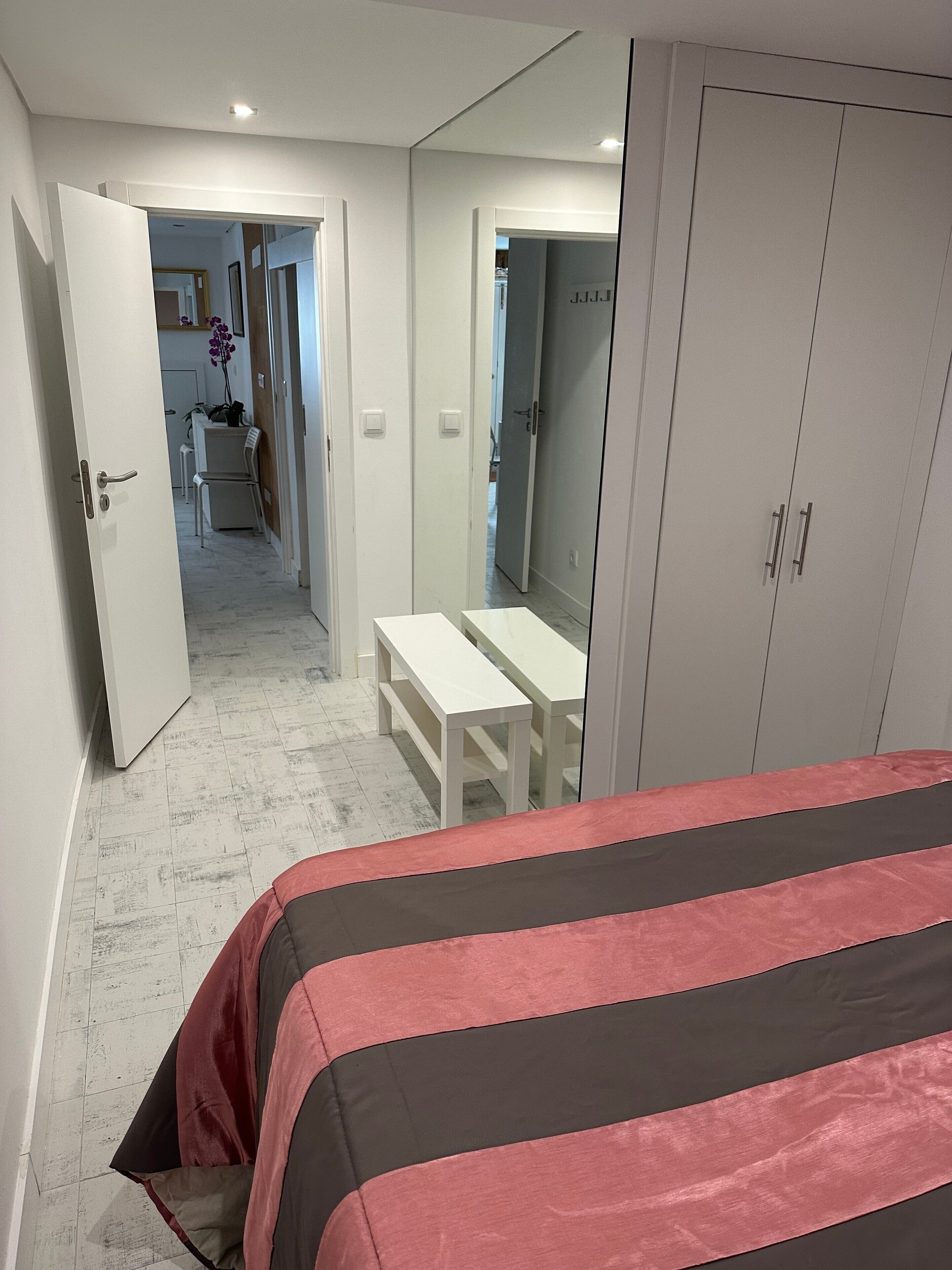 Ferros/tábuas de passar roupa, Wi-Fi, roupa de cama