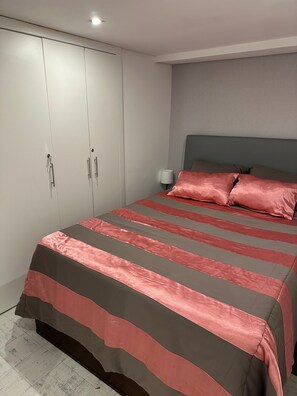 Ferros/tábuas de passar roupa, Wi-Fi, roupa de cama