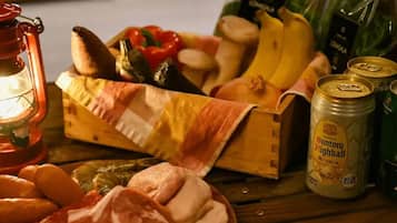 Tägliches Frühstück mit Selbstbedienung gegen Gebühr
