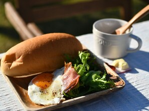 Family Quadruple Room, Non Smoking, Garden View | Breakfast meal - TENT Ichinomiya Glamping Resort (Ichinomiya)
