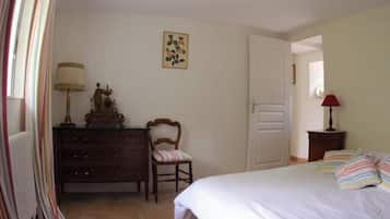 1 slaapkamer, een strijkplank/strijkijzer, wifi, beddengoed