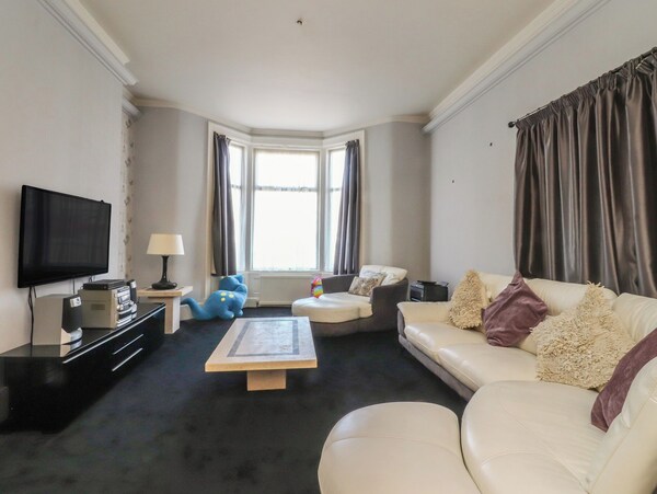Luxury Winter Gardens Apartment 2 - Blackpool