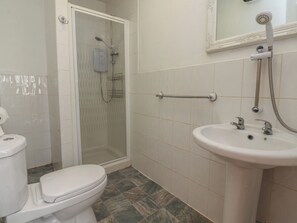 A bathroom with a toilet, shower, and sink. - Luxury Winter Gardens Apartment 2 (Blackpool)